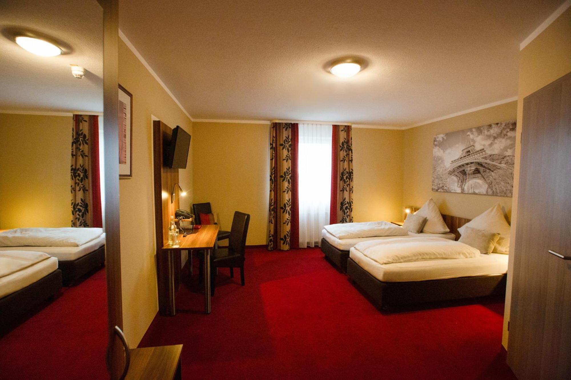 אינגולשטאט Auwald Hotel מראה חיצוני תמונה